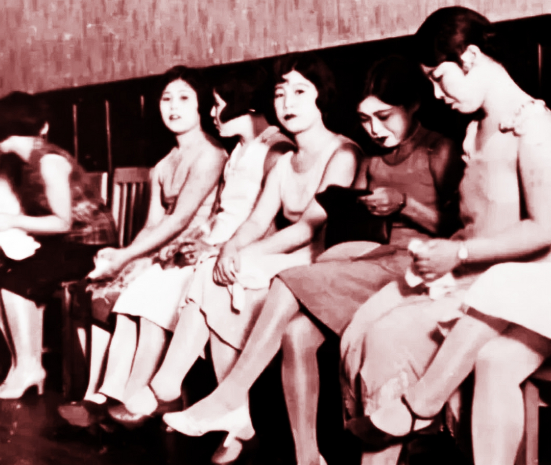 乐鱼体育官方入口-回顾辽宁一厂长邀15名歌厅舞女做客，喝完酒后，将15人冲进下水道